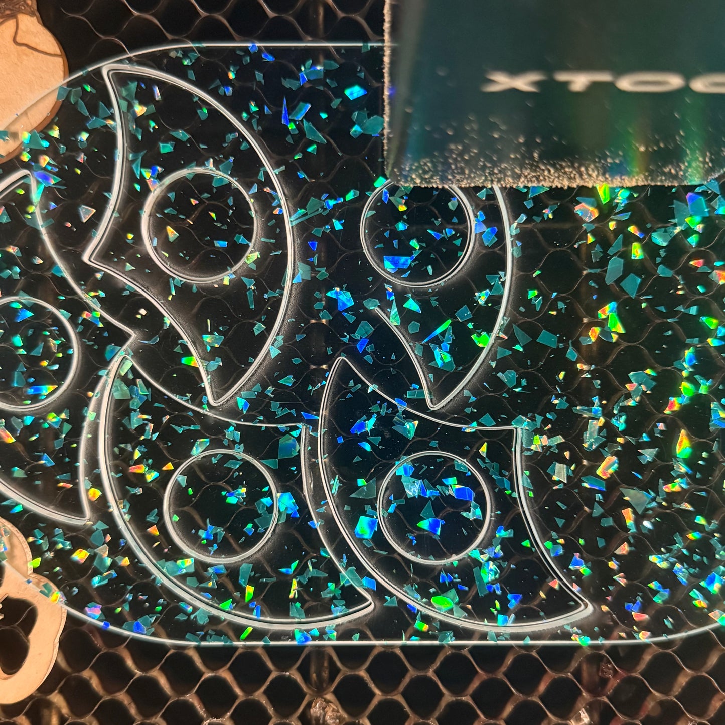 Iridescent Flake Page Holder